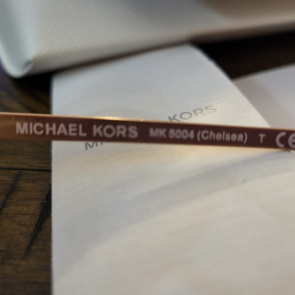 Michael Kors Chelsea Bright sunglasses - Picture 2 of 10